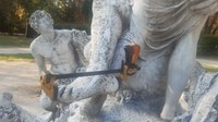 Ricomposta la statua del gruppo del Sileno dopo l'atto vandalico di fine luglio