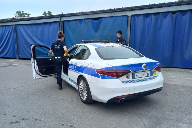 Ruba una bici e minaccia il proprietario