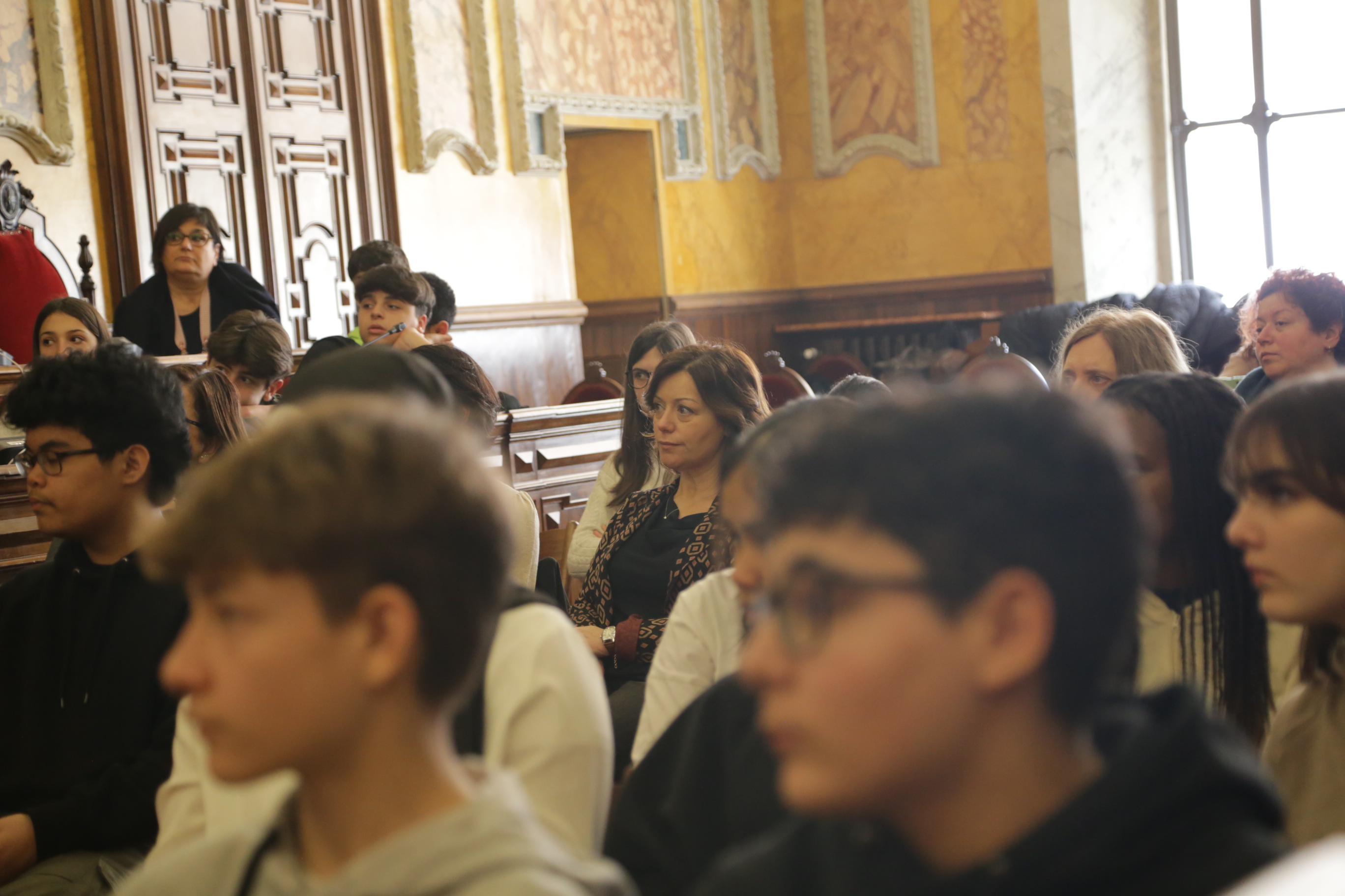 Margherita Asta tra gli studenti e le studentesse.JPG