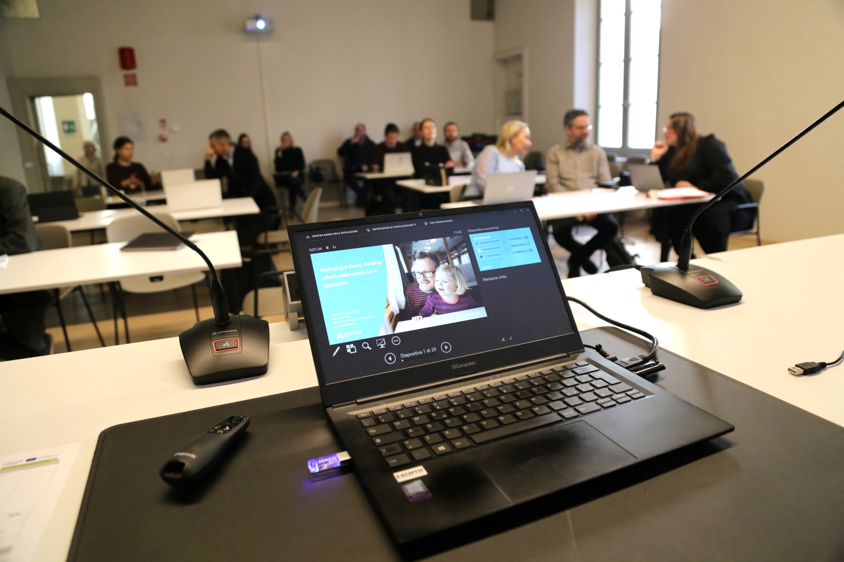 Un momento della presentazione.JPG