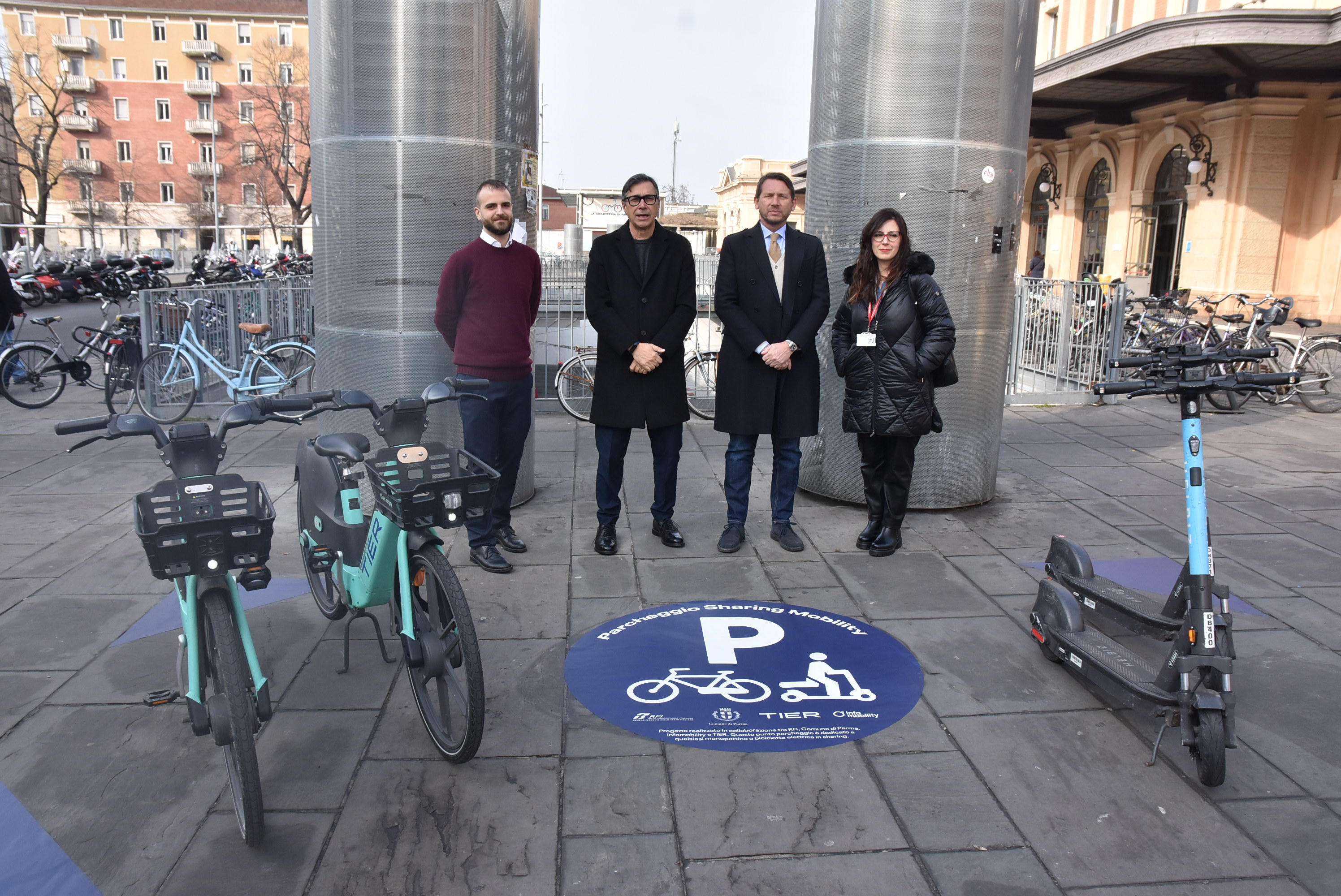 foto inaugurazione hub integrazione mobilita treno micromobilita