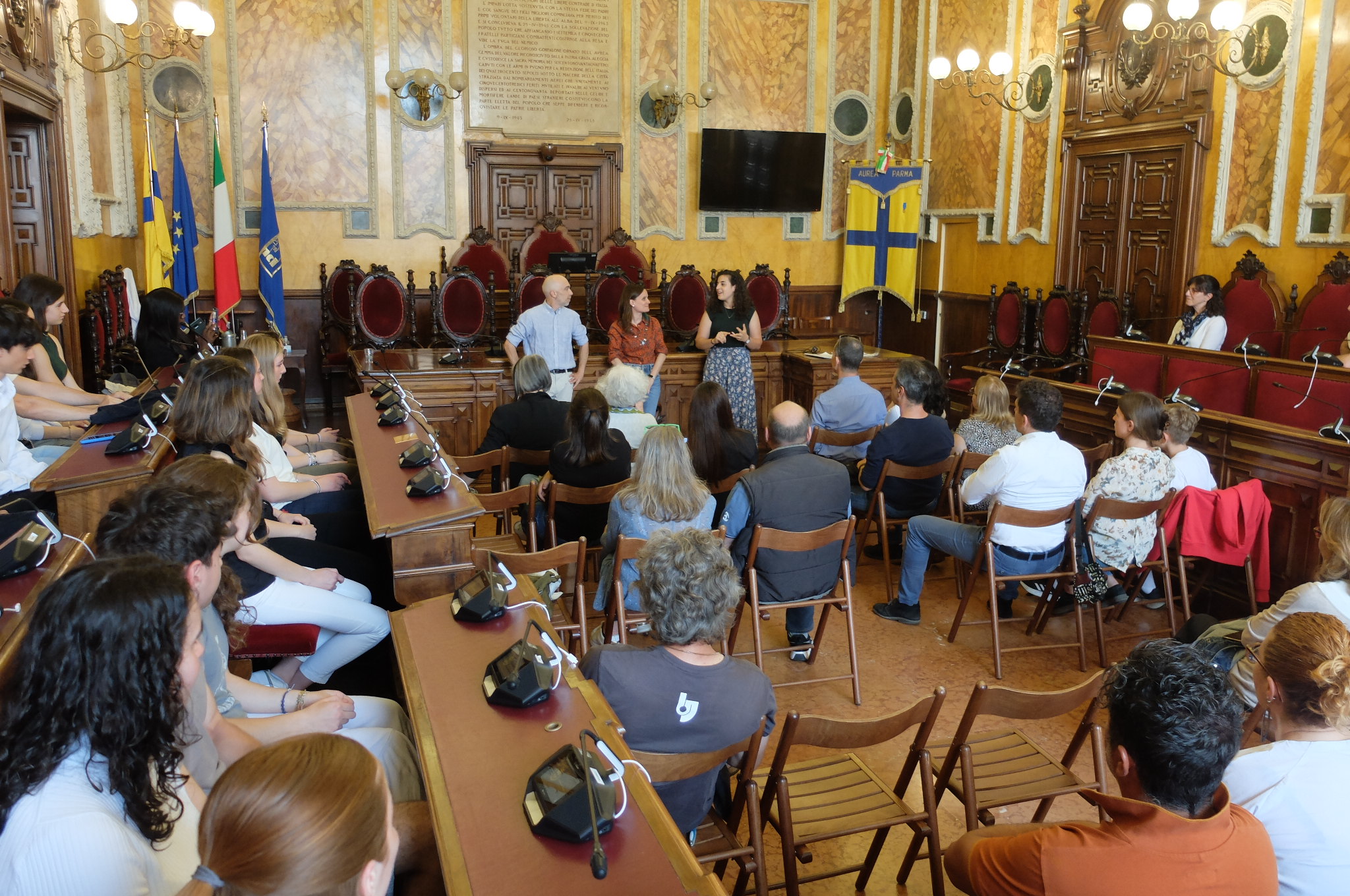 La cerimonia in Municipio
