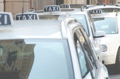 Tredici candidature per le nuove licenze taxi del Comune di Parma