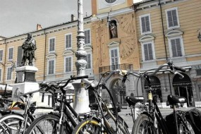 Piazza Garibaldi bici 285x190.jpg